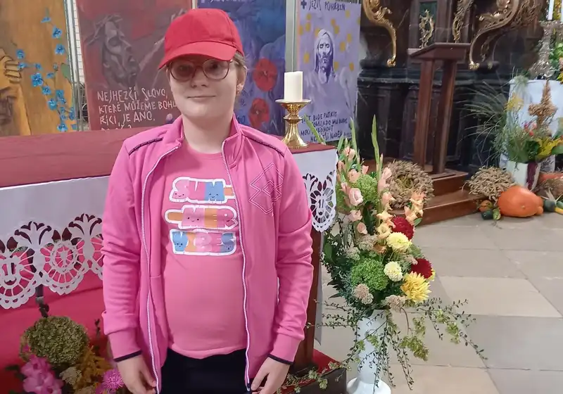 Kostel v barvách sklizně