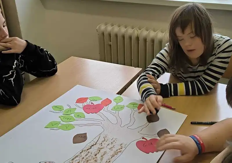 Celoškolní projekt "Týden našich emocí a přátelství" 4.den jablka