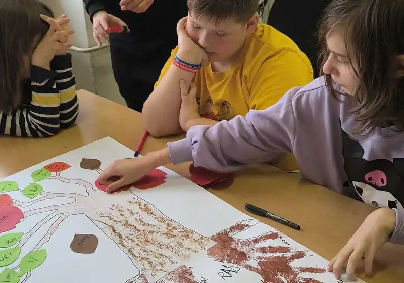 Celoškolní projekt "Týden našich emocí a přátelství" 4.den jablka