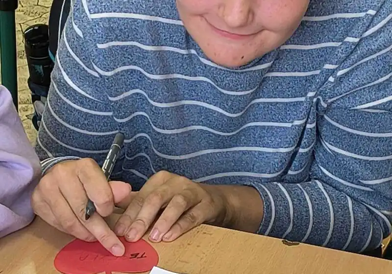 Celoškolní projekt "Týden našich emocí a přátelství" 4.den jablka