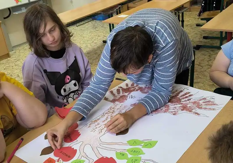 Celoškolní projekt "Týden našich emocí a přátelství" 4.den jablka