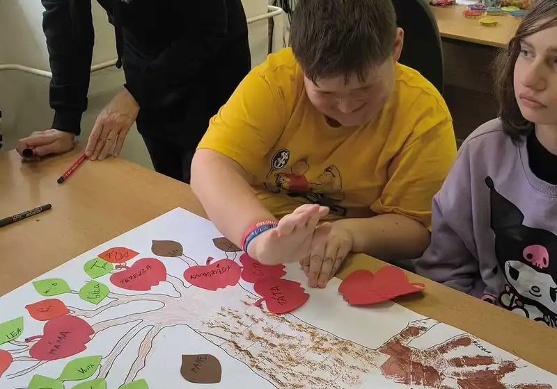 Celoškolní projekt "Týden našich emocí a přátelství" 4.den jablka