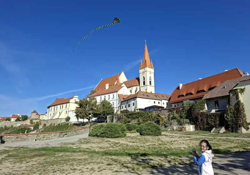 V rámci prvouky pouštíme draka