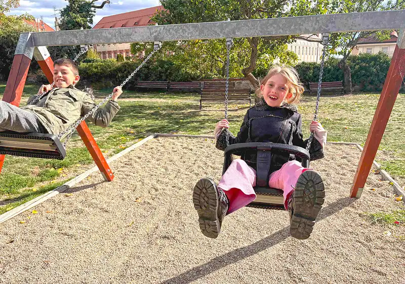 Sluníčko, kaštany a houpačkový relax