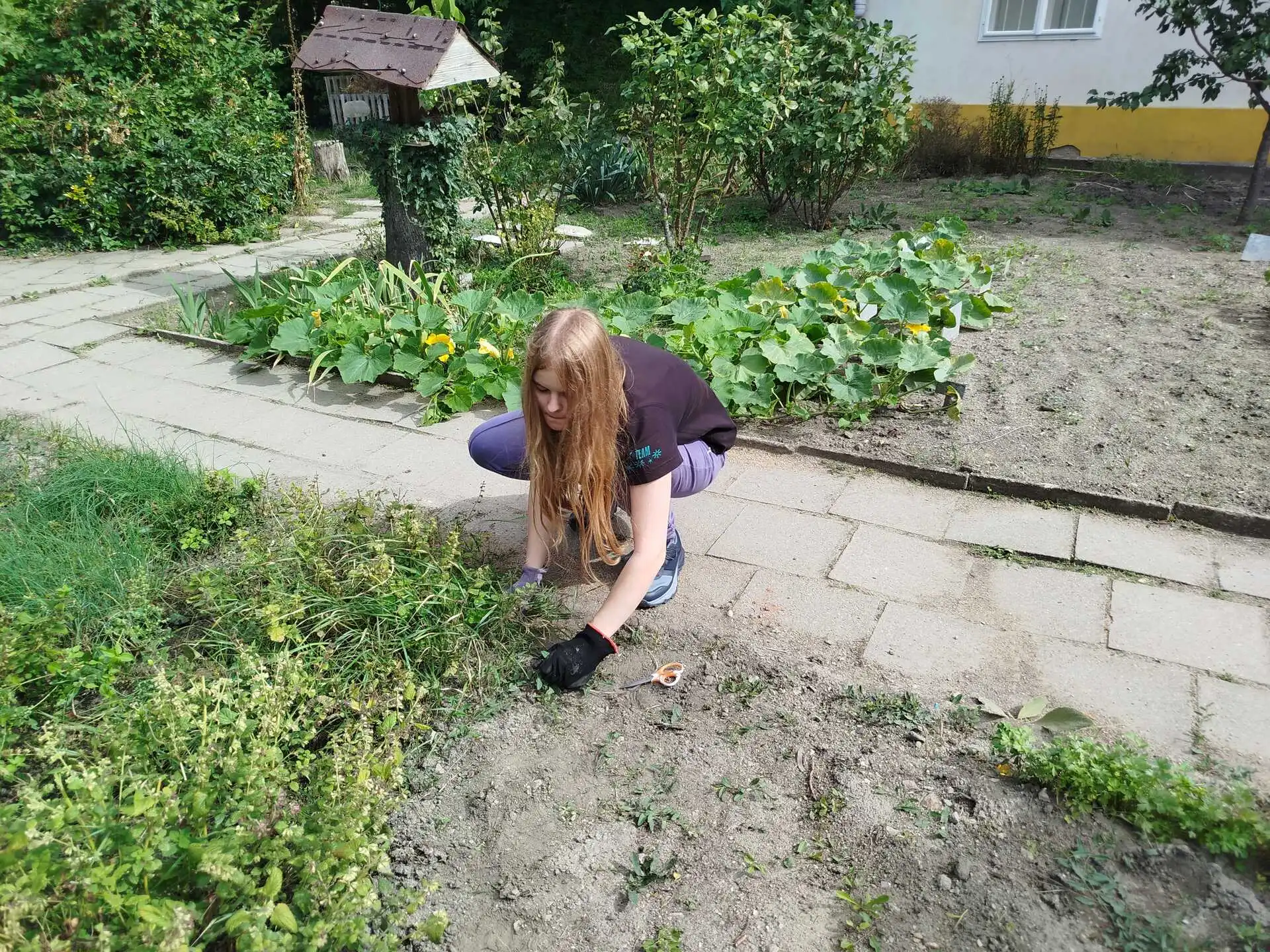 S mistryní na školní zahradě